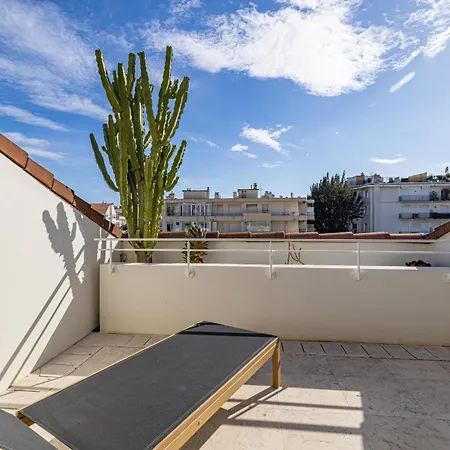 Ref 823 - Center - Duplex For Rent *