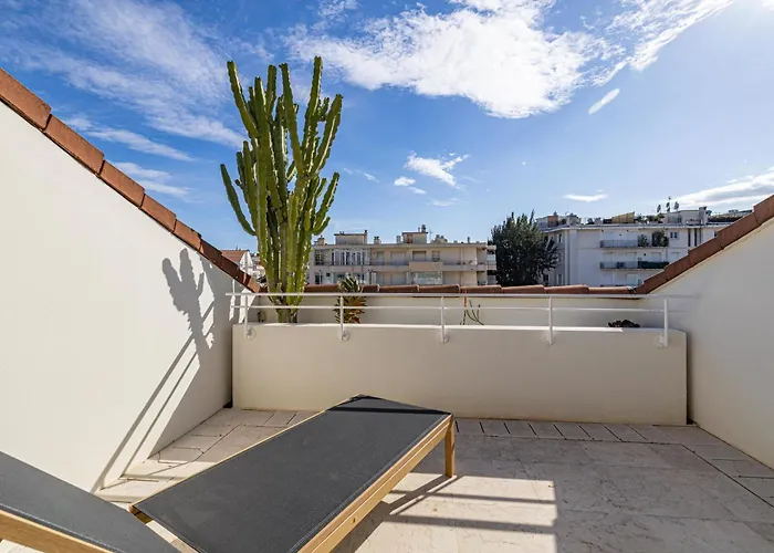 Ref 823 - Center - Duplex For Rent *