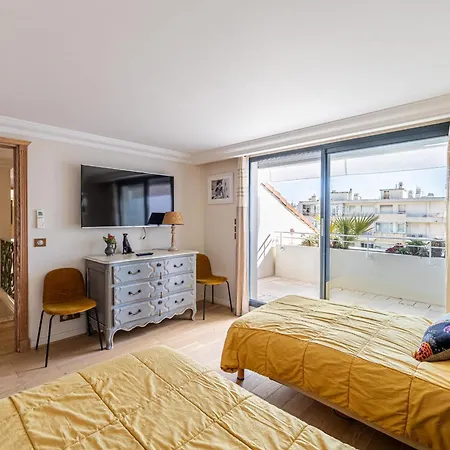 Ref 823 - Center - Duplex For Rent 公寓 *